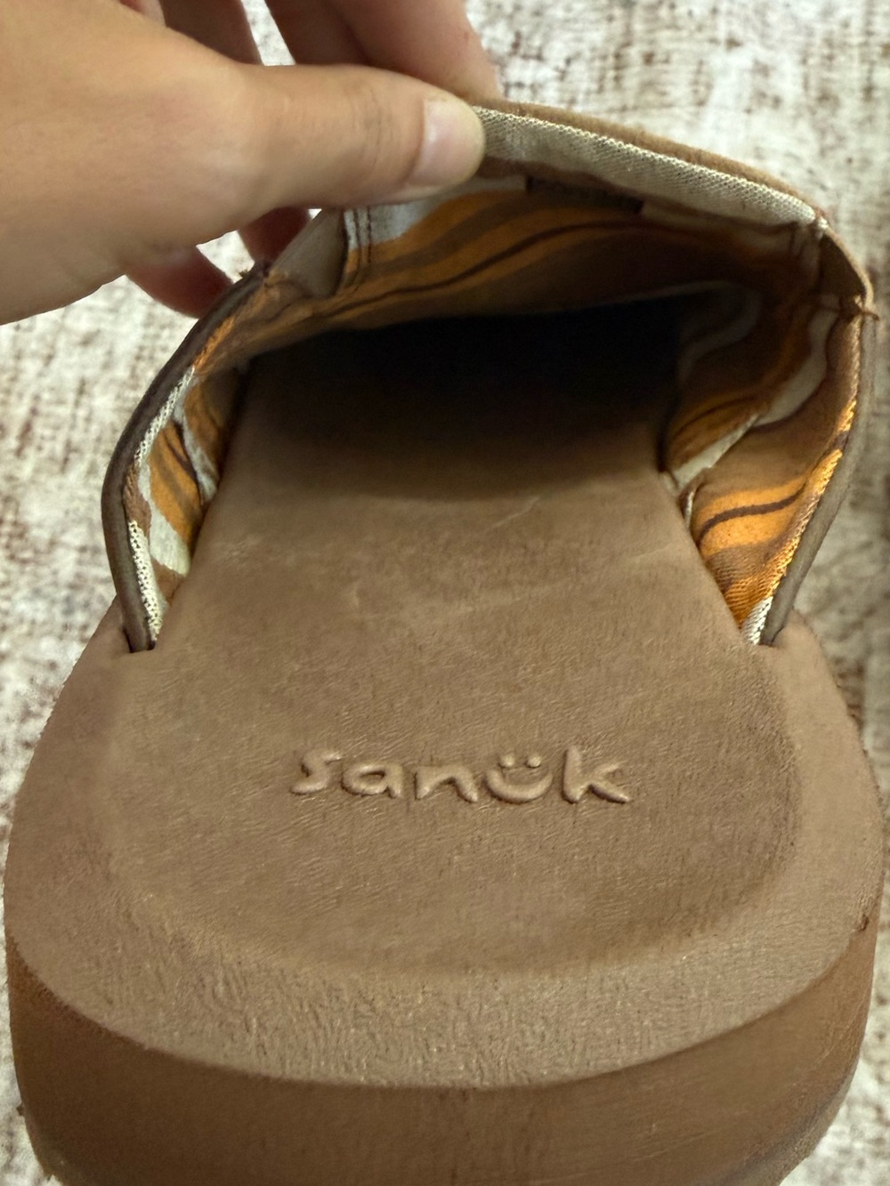 Sanuk Men’s Tan Leather Slip-Ons - Picture 2 of 4